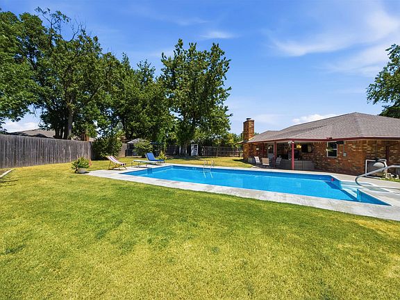 3rd image of 2722 Sunnybrook Cir