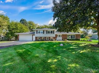 12N243 Hilltop Rd, Elgin, IL 60124