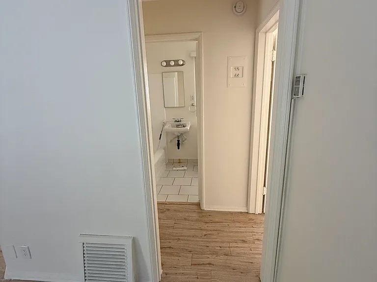 302 N Louise St #13 — Photo 6