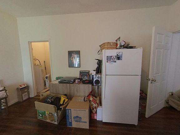 5th image of 126 NW 7th Ter