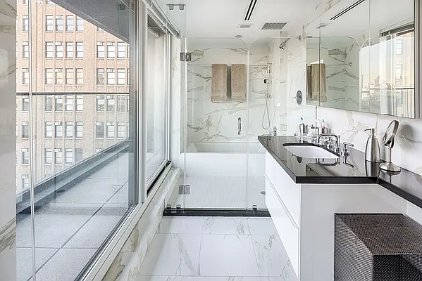 Rented by Warburg | media 44