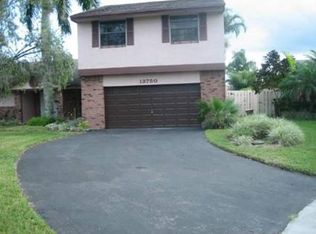 13750 Cedar Bluff Ct, Davie, FL 33325
