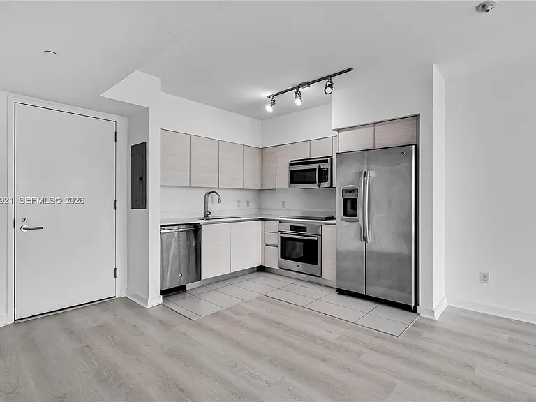 4250 Biscayne Blvd #914 — Photo 1