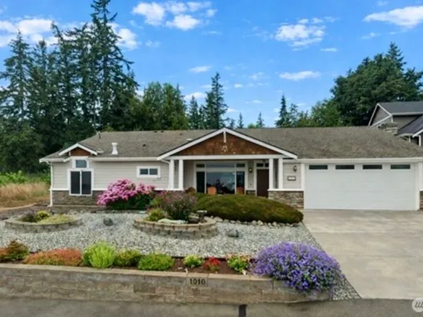 1010 Lightning Way, Camano Island, WA 98282