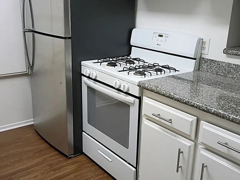 Foothill Blvd. Apartments — Photo 7