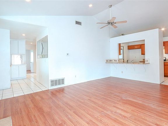3rd image of 10171 Bedford Dr