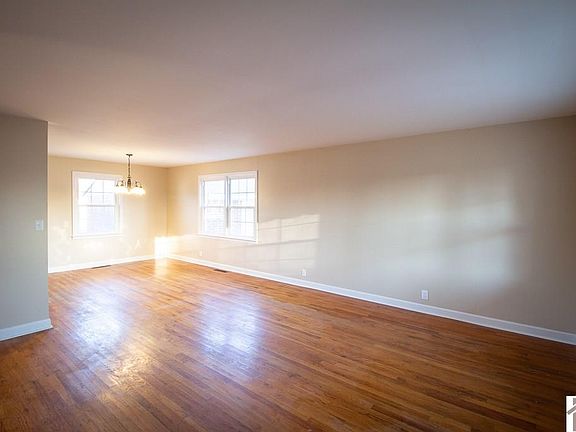 2nd image of 2326 Shawnee Ln