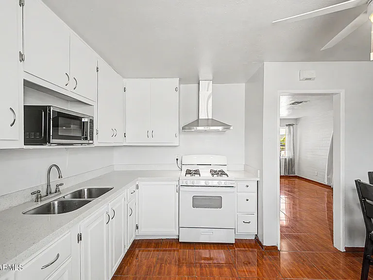1823 E Sunland Ave — Photo 12