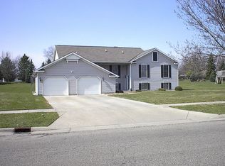 2063 Eastcastle Dr SE, Grand Rapids, MI 49508
