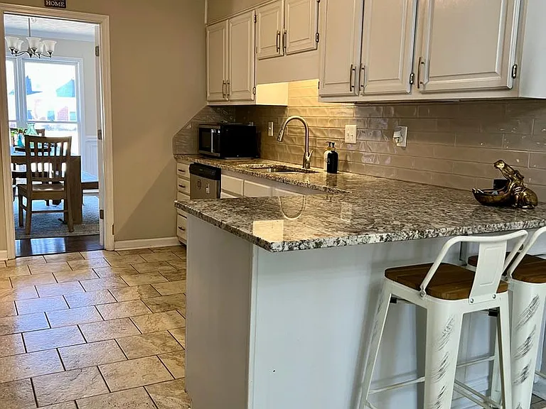 2020 Penrose Dr — Photo 4