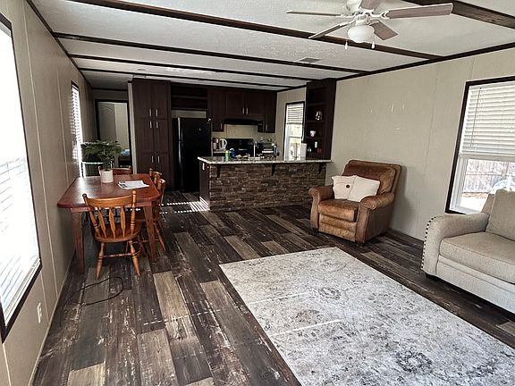 3rd image of 18 W Bayou Forest Dr