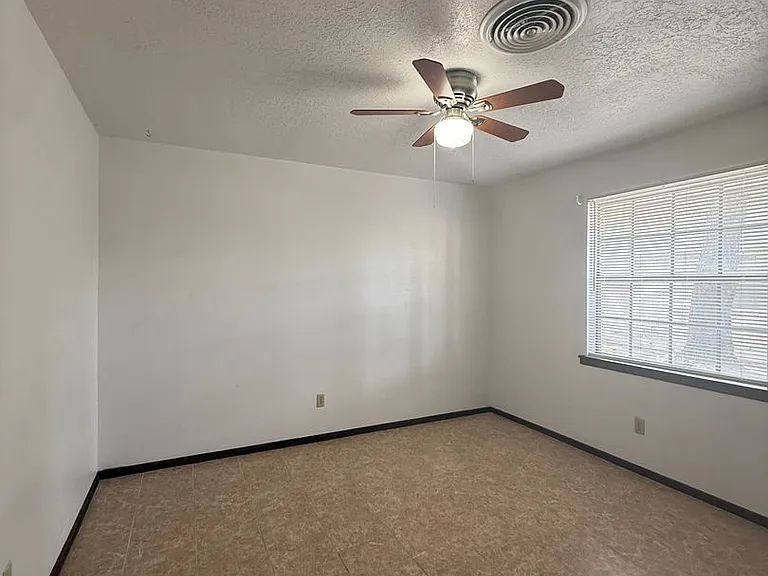 950 Mormon Dr — Photo 10