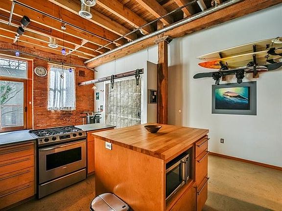 5th image of 1221 W Railroad Alley Ave #2