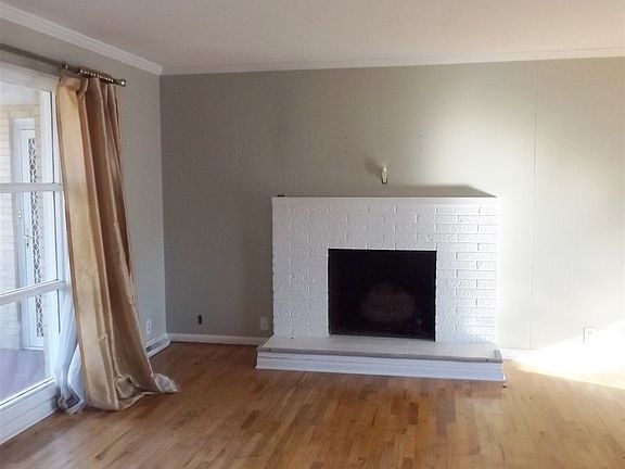 4th image of 3501 W Brook Dr