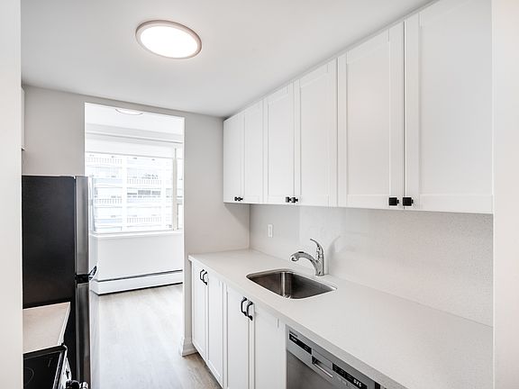 5th image of 250 Saint Clair Ave W #301