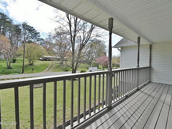 5th image of 2913 Village Ln