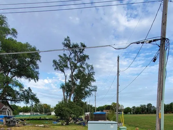 3032 N 5th St, Carter Lake, IA 51510