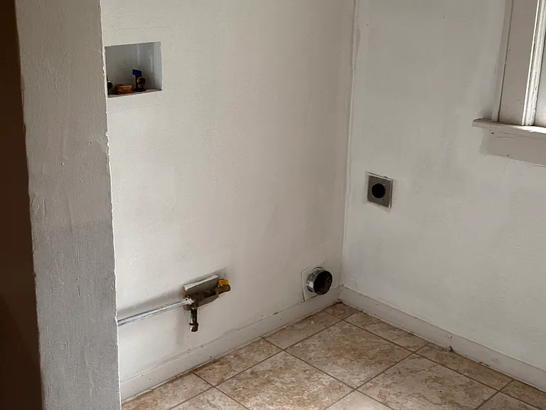 3225 NW 15th St — Photo 9