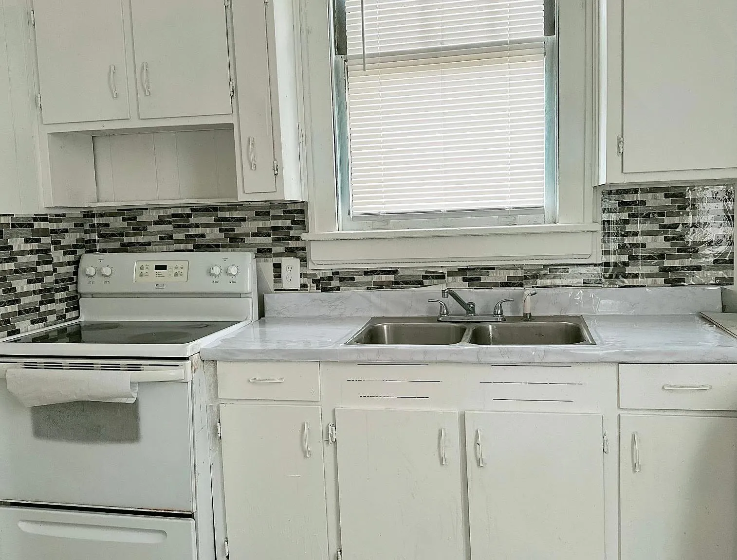 406 Rogers Ave N — Photo 4