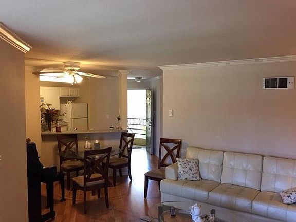 LIVING ROOM / KITCHEN