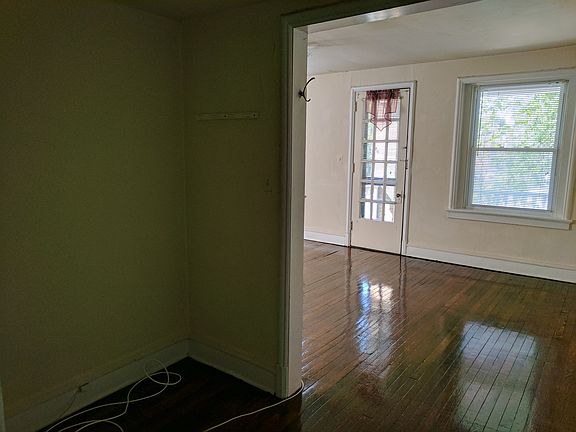 5th image of 2900 Monument Ave APT 4