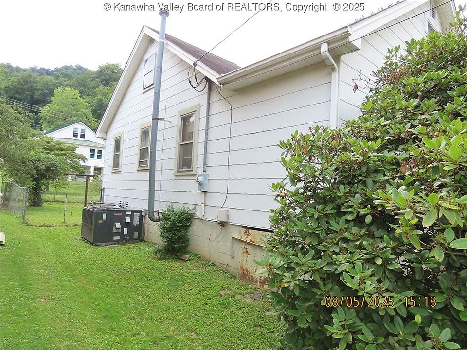 2nd image of 518 2nd Ave W