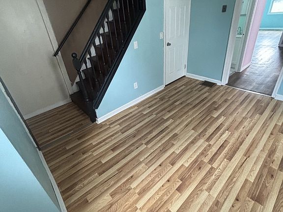 4th image of 9704 S Broadway St