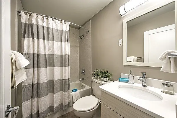 Full Bathroom