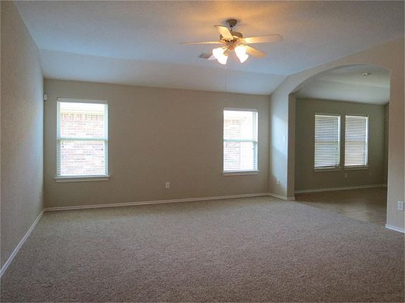 Large living area, new carpeting and paint, ceiling fan