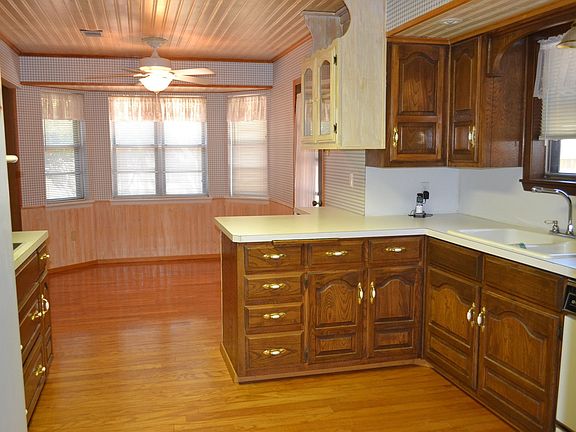 2nd image of 304 Crestwood Dr