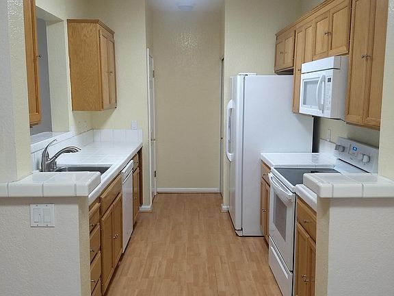 5th image of 250 Santa Fe Ter APT 104