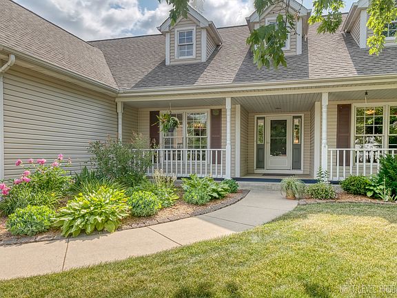 4th image of 403 Pinecreek Dr