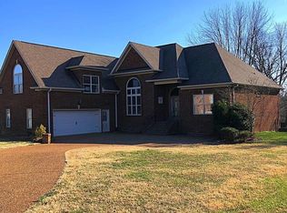 1018 Briarwood Dr, Cottontown, TN 37048