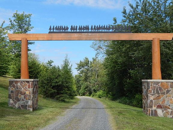 Entering the property you are welcomed by the cowboys.