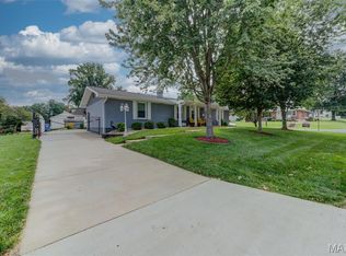 910 N Saint Jacques St, Florissant, MO 63031