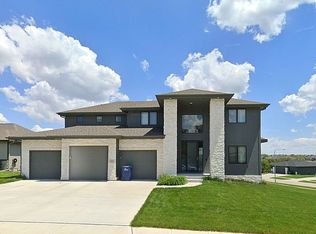 2405 N 188th St, Elkhorn, NE 68022