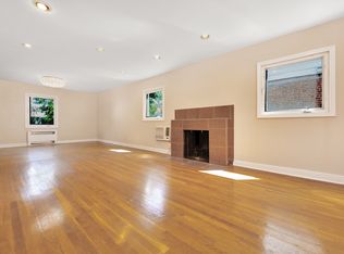 7543 192nd St, Flushing, NY 11366