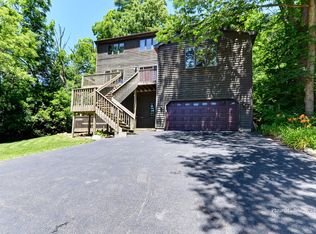 260 Edgewood Dr, Algonquin, IL 60102