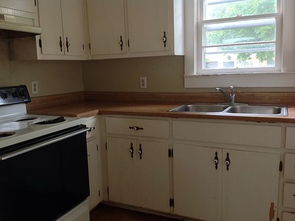 3rd image of 312 Hemlock St NW
