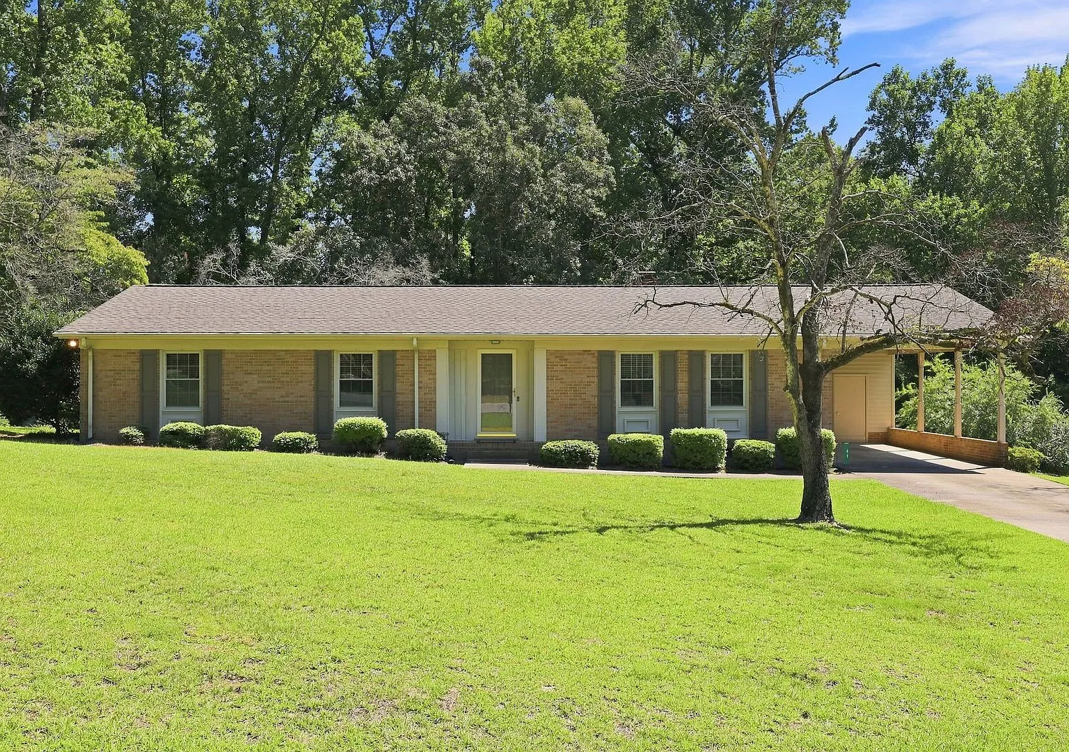 Charming Updated Dog Friendly Ranch in the Heart of Lillington — Photo 1