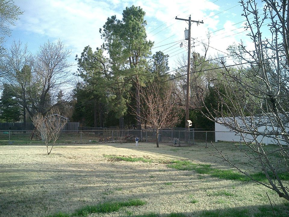 Beautiful Fruit Trees in Large Fenced Back Yard