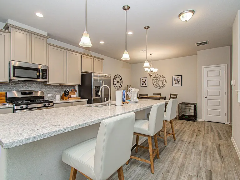 5543 Evanston Ln — Photo 6