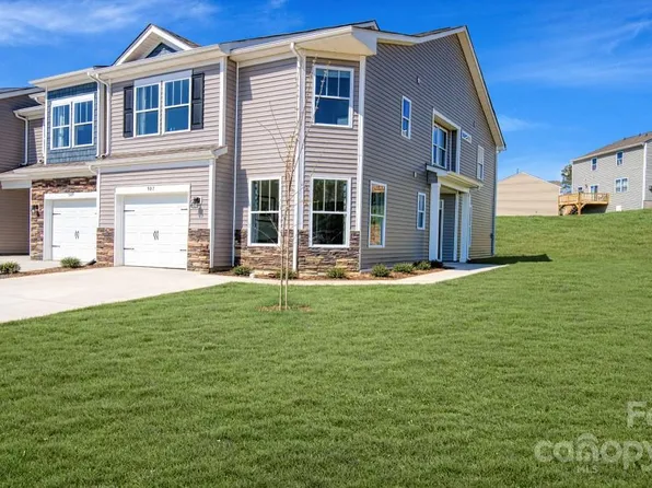 33 Cedar Hill Rd, Hendersonville, NC 28792