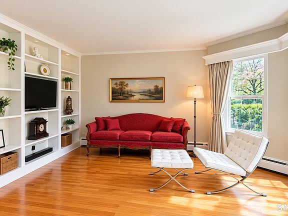 5th image of 150 Holmes Avenue