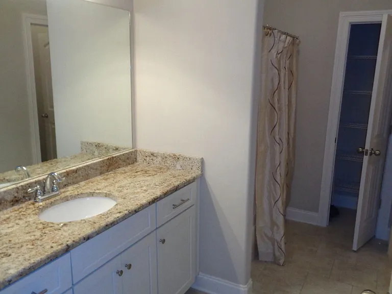 422 Walker Cir — Photo 8