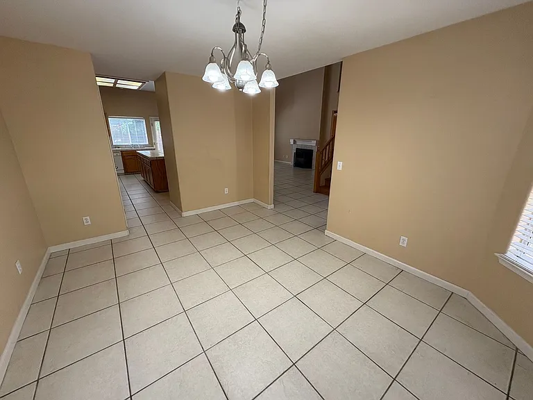 703 W Russell Ave — Photo 20