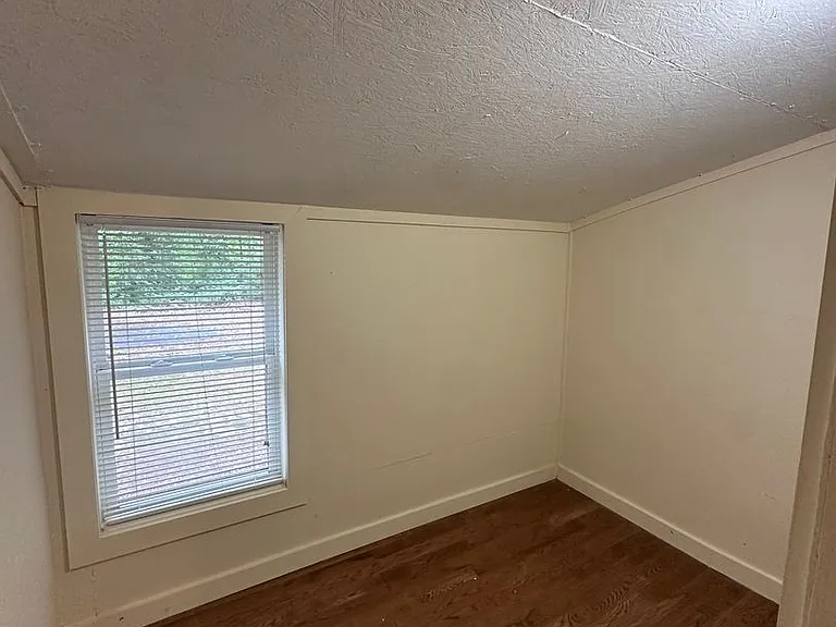 1054 Perimeter Rd — Photo 10