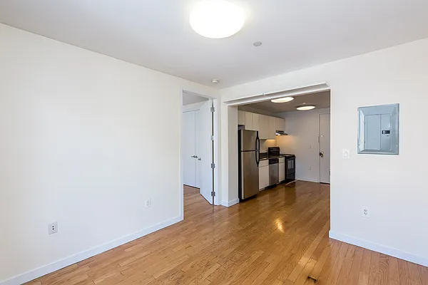 Rented by Nooklyn NYC LLC | media 18
