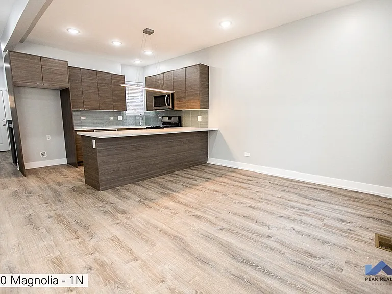 5300 N Magnolia Ave — Photo 2