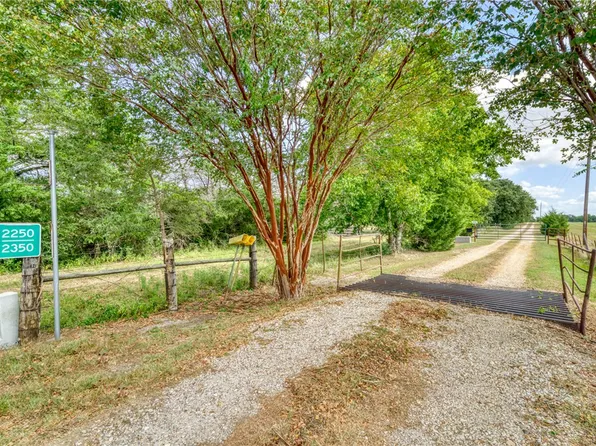 2350 Bryan Place Ln, Hearne, TX 77859